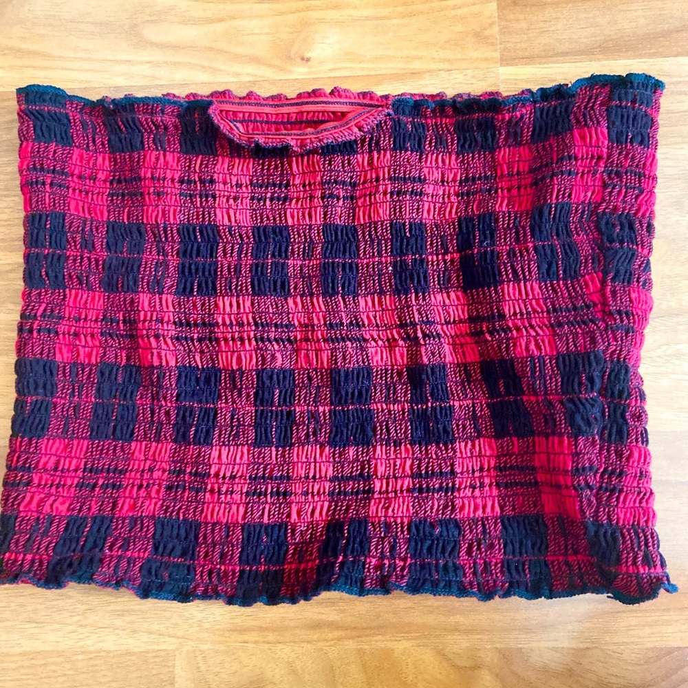 adorable stretchable crop top from Hollister